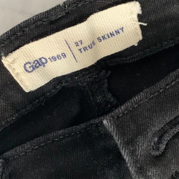 GAP true skinny ankle jean in black, ripped, 27 - Picture 2 of 3